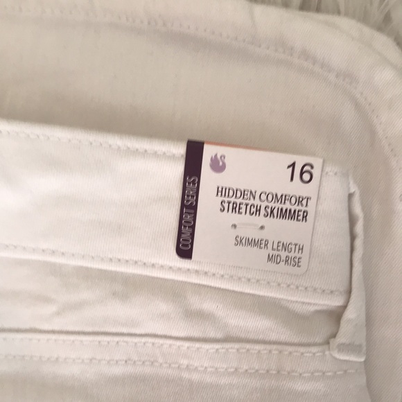 $10 flash sale (24 hr) NWT White Hidden stretch skimmer shorts mid rise size 16 - Picture 4 of 7